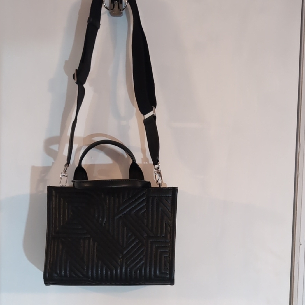 Chic Black Quilted Handbag